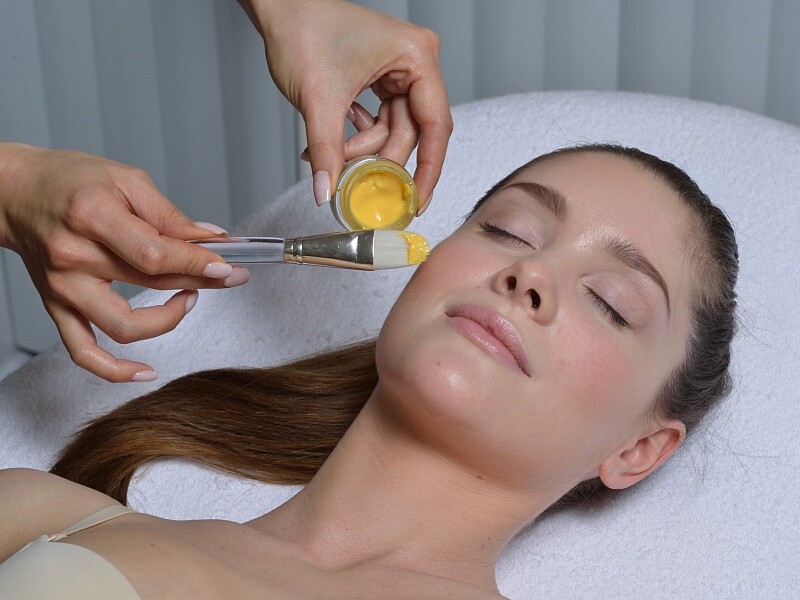 Как проводить ретиноевый пилинг для лица в домашних условиях