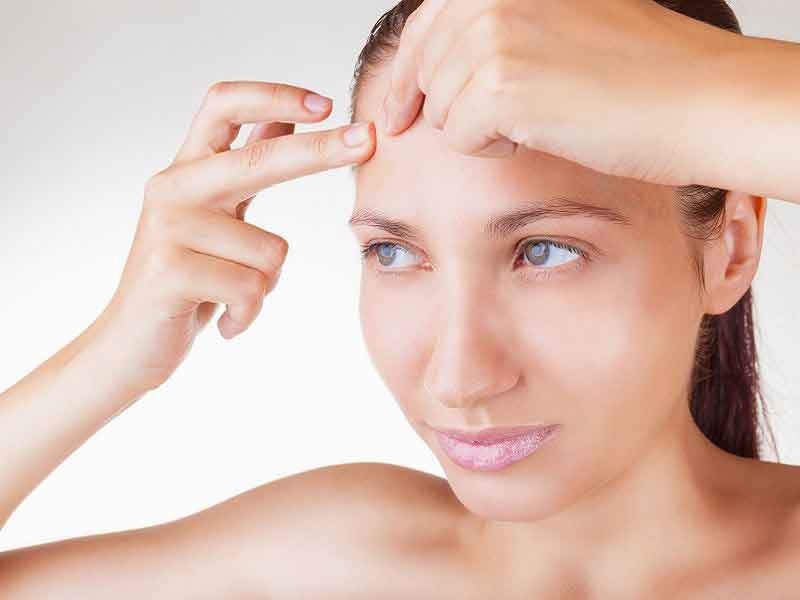 Прыщи на висках - особенности и причины появления. Принципы и методы современного лечения и избавления от прыщей (90 фото + видео)